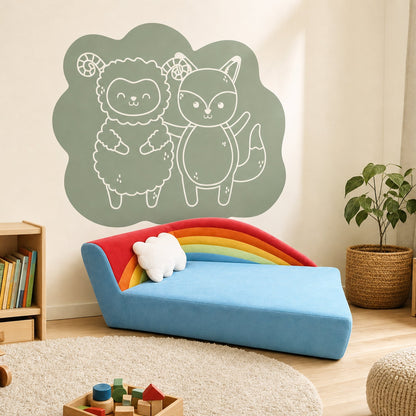 Kindersofa Regenbogen in einer Spielecke mit Alma & Willi Wandtattoo